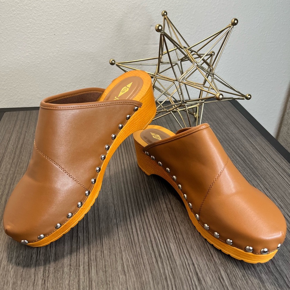 Clogs